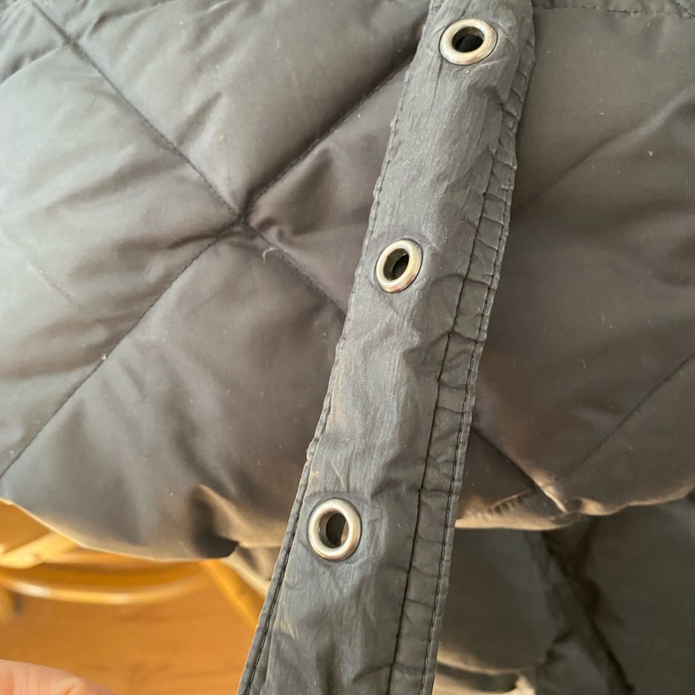 Burberry Women’s Black Quilted Puffer Jacket Size Small - Picture 11 of 13